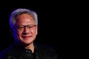 周易起卦英伟达黄仁勋：编程人工智能如今就像训练一个人
